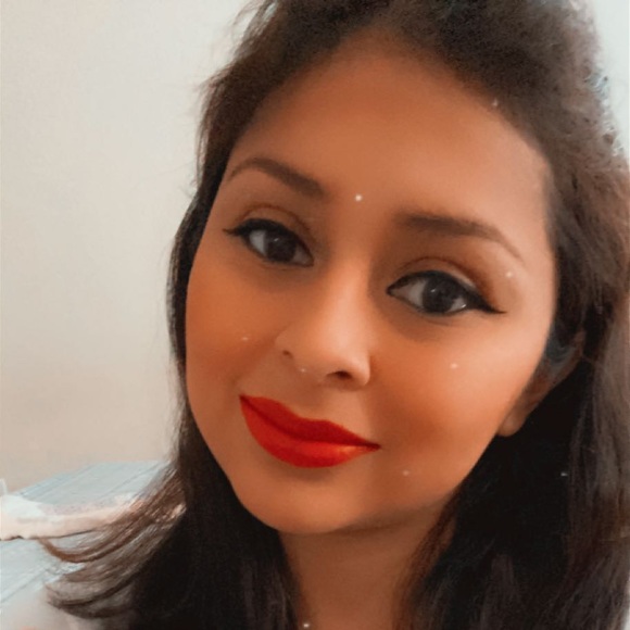 Poshmark profile picture for @thankfully